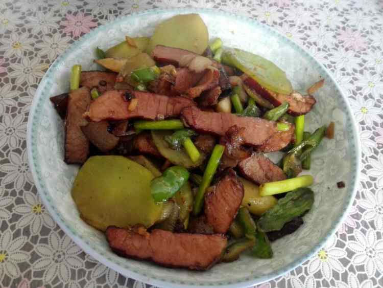 莴苣蒜苔炒腊肉步骤10