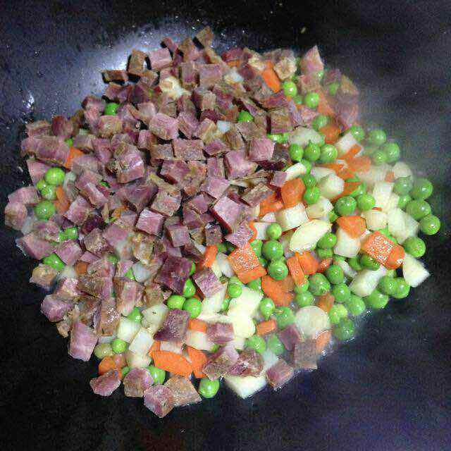 腊肉炒三蔬步骤7
