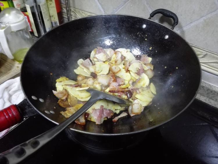 冬笋炒腊肉步骤7