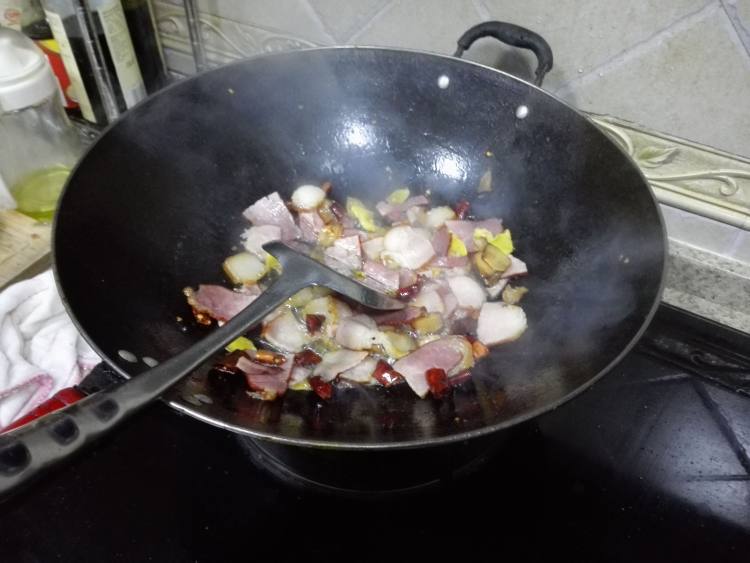 冬笋炒腊肉步骤6