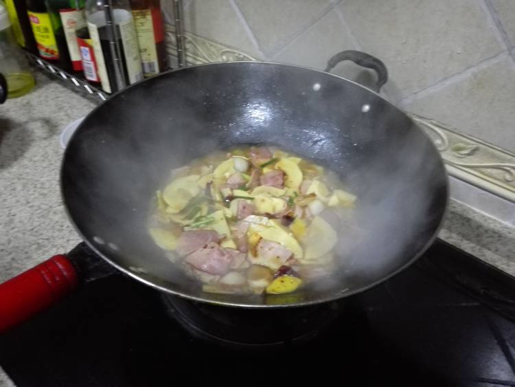 冬笋炒腊肉步骤9