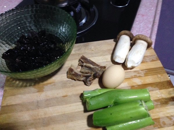 电饭锅版杂菜饭步骤1