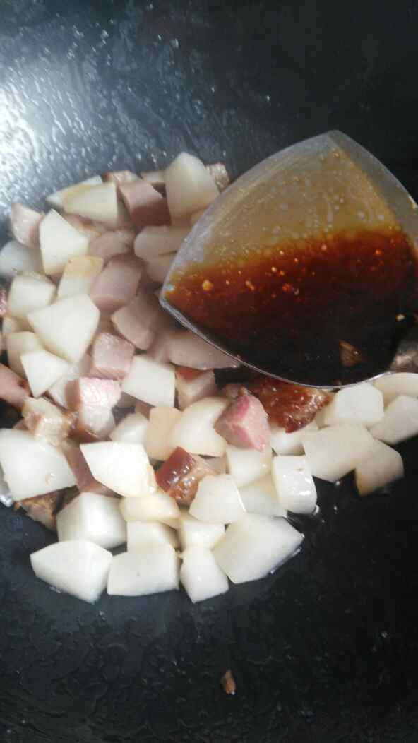 腊肉炒白萝卜步骤5