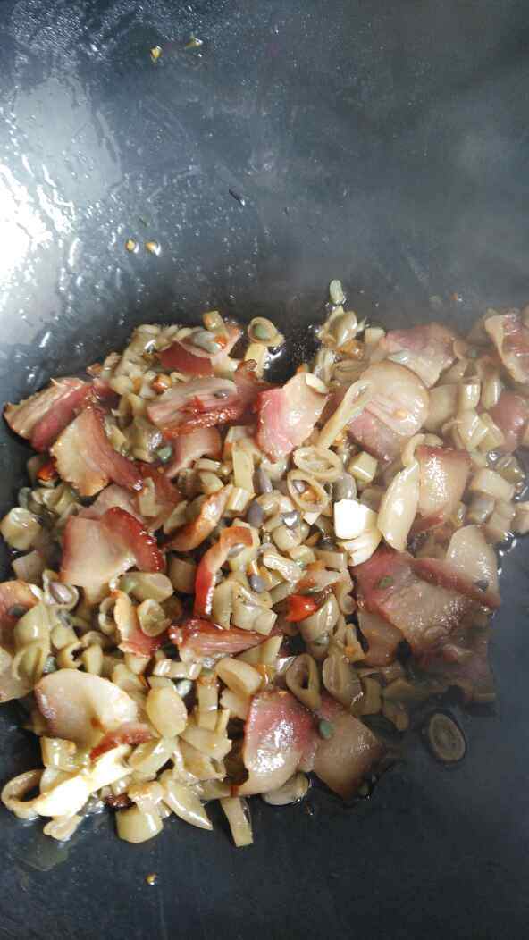 腊肉炒酸四季豆步骤7