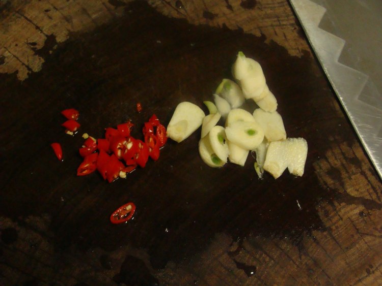 西兰花炒腊肉步骤2