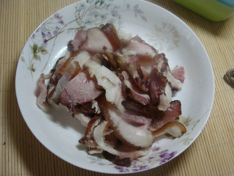 西兰花炒腊肉步骤3