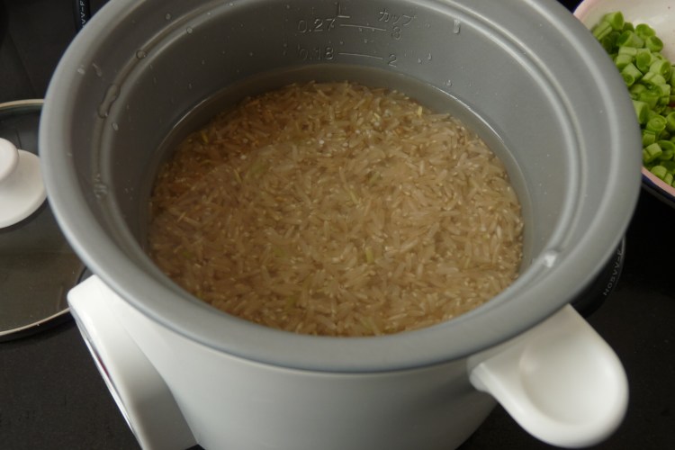 腊肉香菇炒糙米饭步骤3