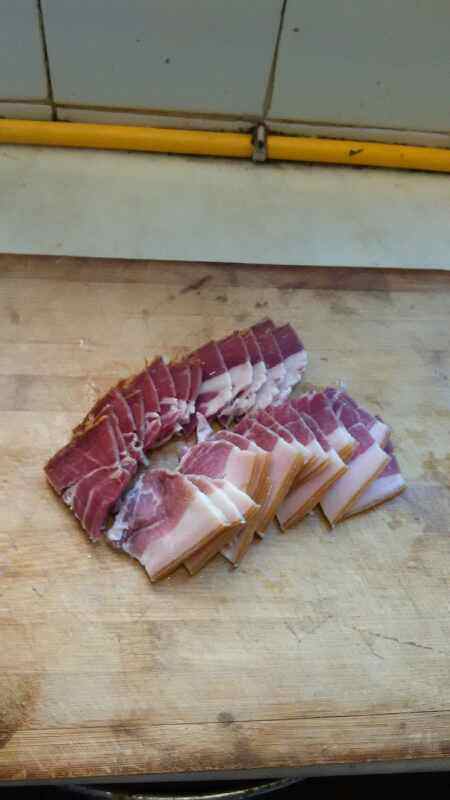 腊肉蒸花生米千张丝步骤2