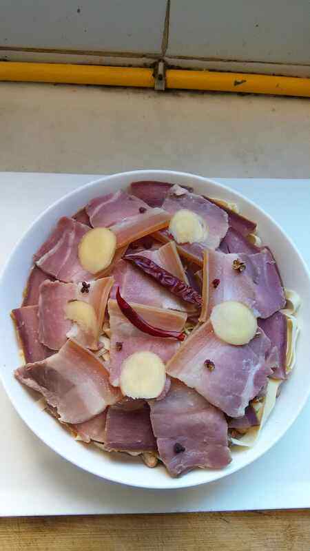 腊肉蒸花生米千张丝步骤7