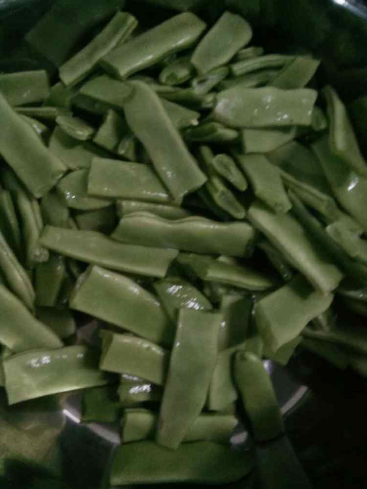 扁豆炒腊肉步骤3