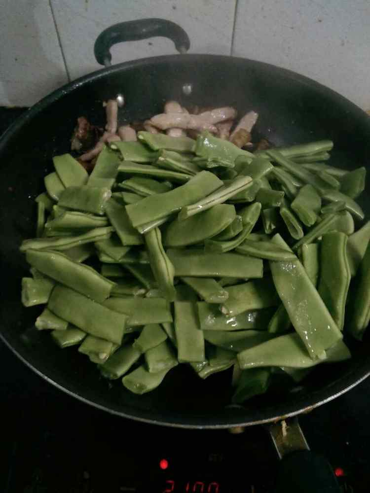 扁豆炒腊肉步骤6