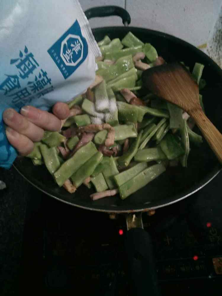 扁豆炒腊肉步骤7