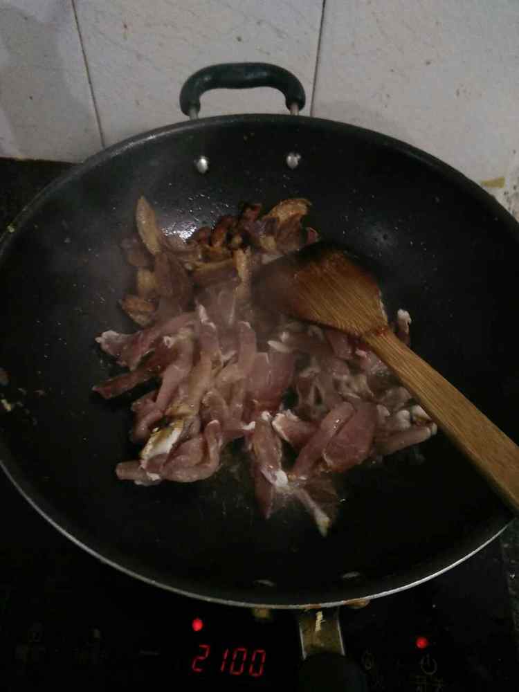 扁豆炒腊肉步骤4