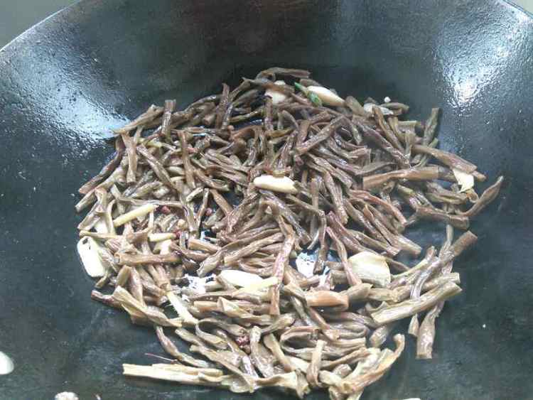干豆角炒腊肉步骤6