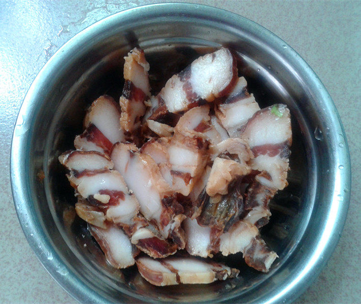 芥蓝炒腊肉步骤2