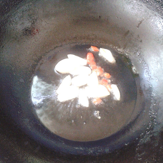 芥蓝炒腊肉步骤4