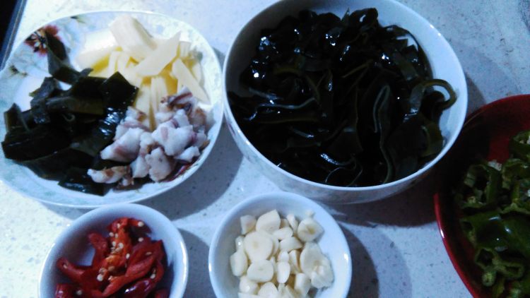土豆烧海带步骤1