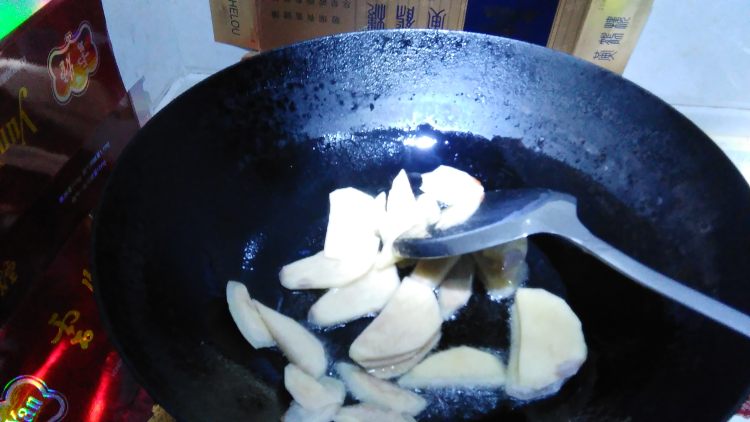 土豆烧海带步骤2
