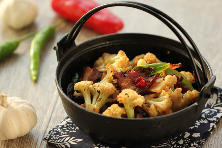 豆豉腊肉煸花菜步骤9
