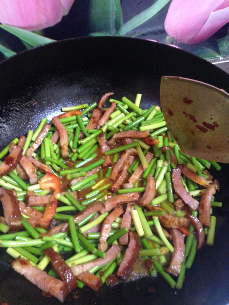 鱼香蒜苔炒腊肉步骤7