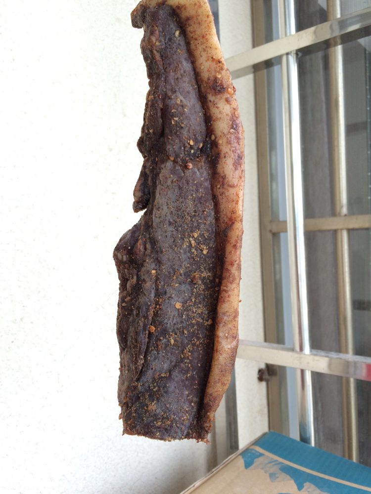 腊肉炒珊瑚菌步骤2
