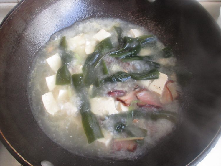 腊味海带炖豆腐步骤7