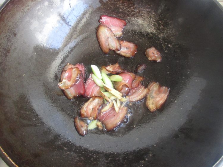 腊味海带炖豆腐步骤4