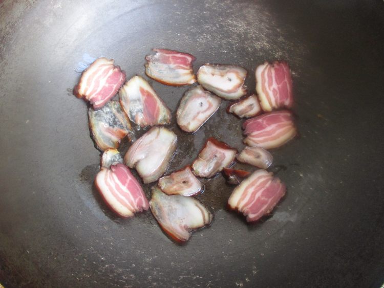 腊味海带炖豆腐步骤3