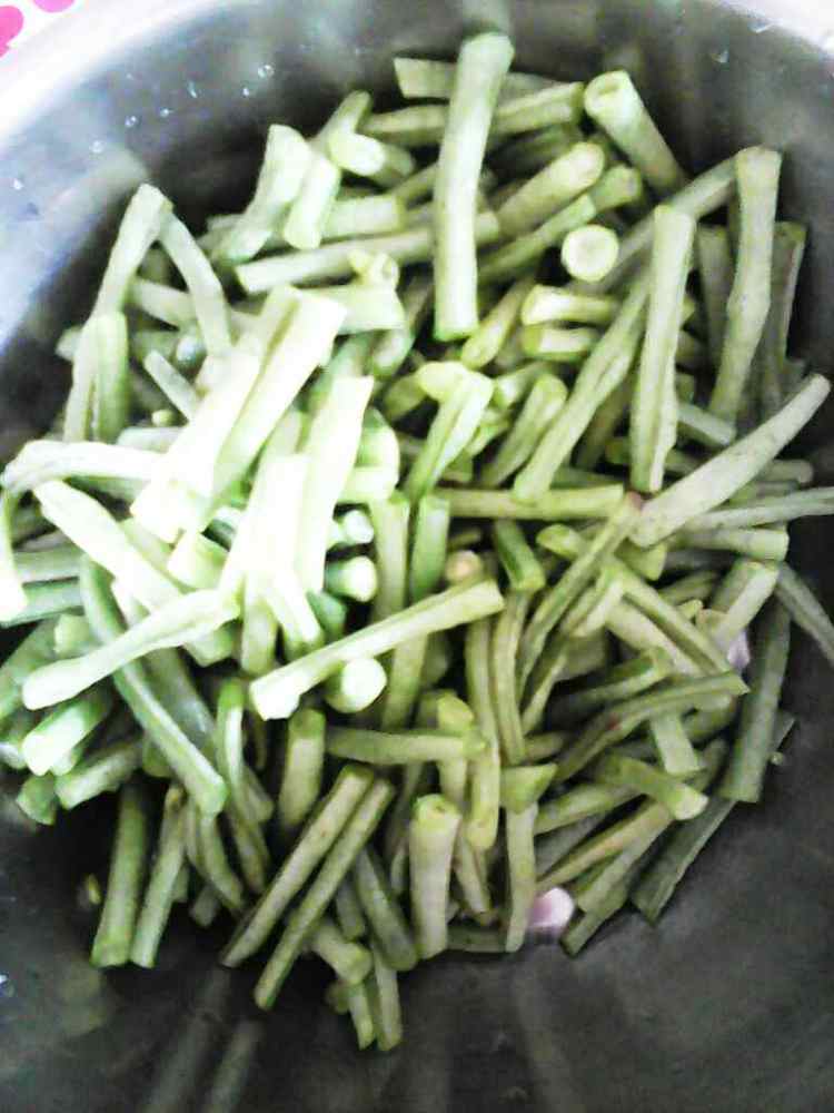 辣炒腊肉豇豆步骤1