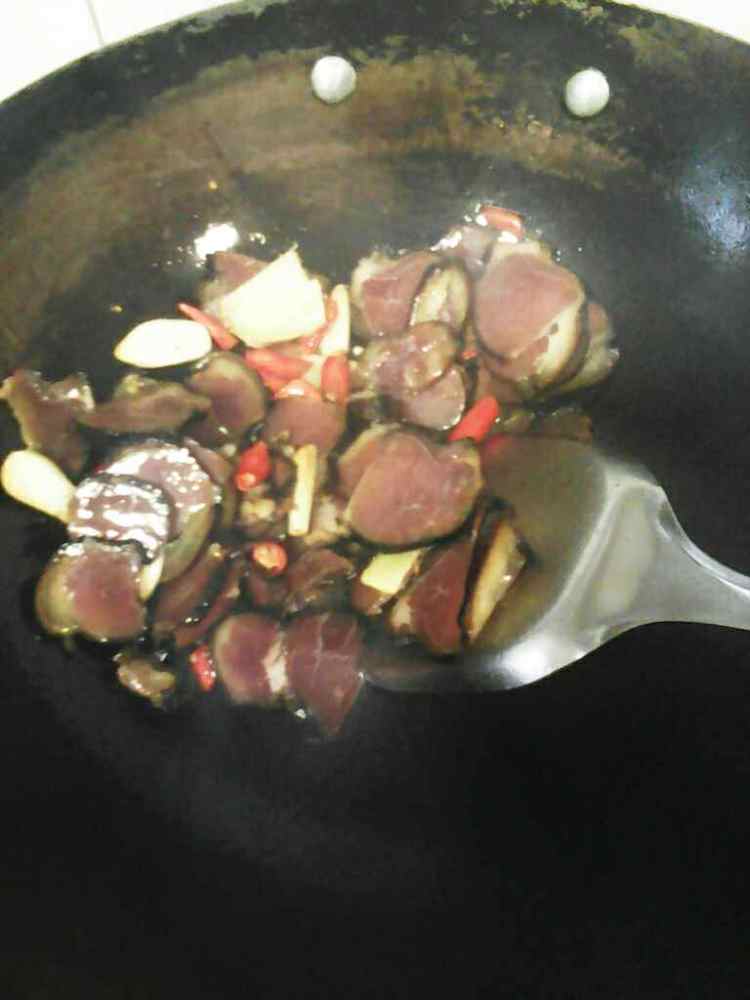 辣炒腊肉豇豆步骤5