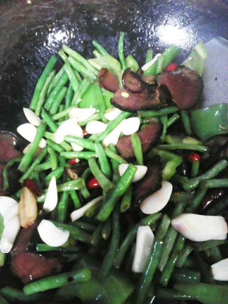 辣炒腊肉豇豆步骤8