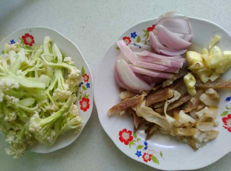 腊炒有机花菜步骤1