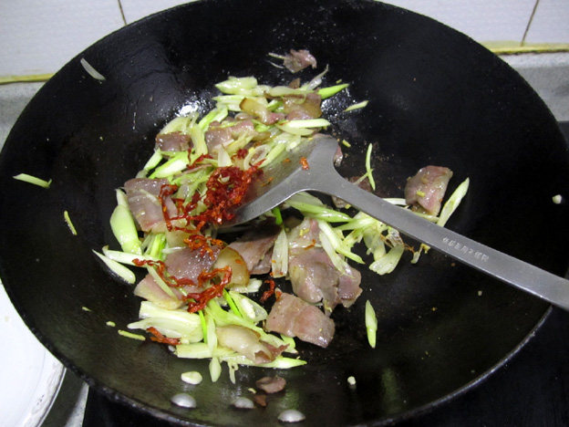 藠头炒腊肉步骤9