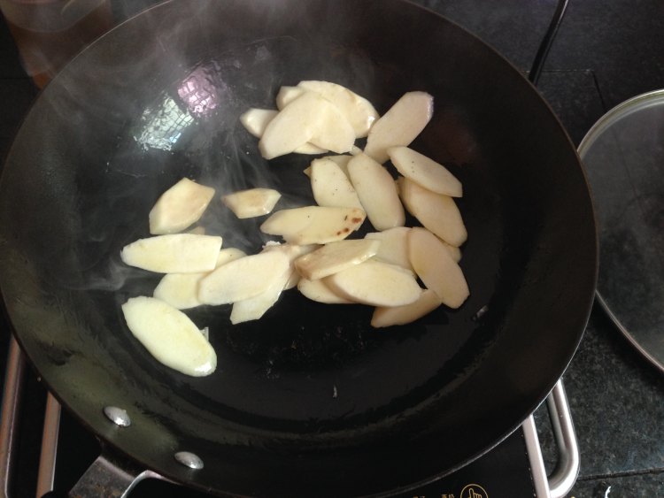 香辣淮山炒腊肉步骤4
