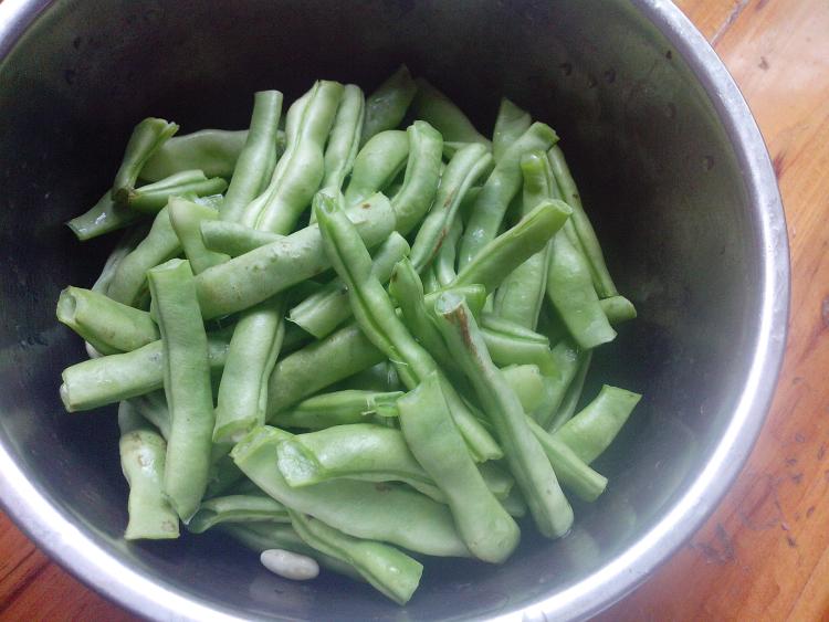四季豆炒腊肉步骤4
