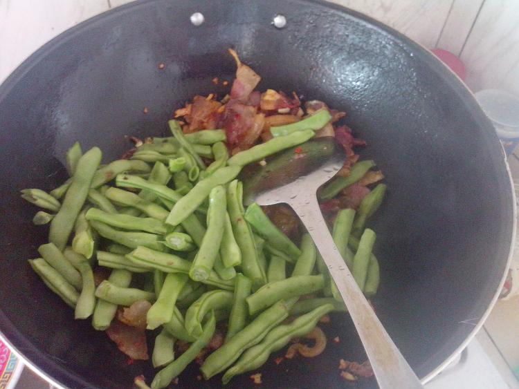 四季豆炒腊肉步骤8