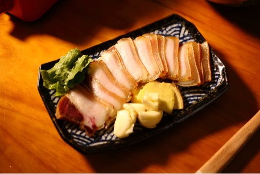 琥珀腊肉炖寒菌步骤2