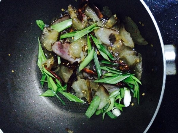 折耳根炒腊肉步骤4