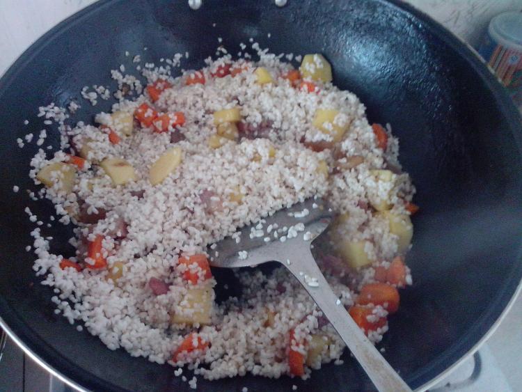 腊肉土豆糯米饭步骤13