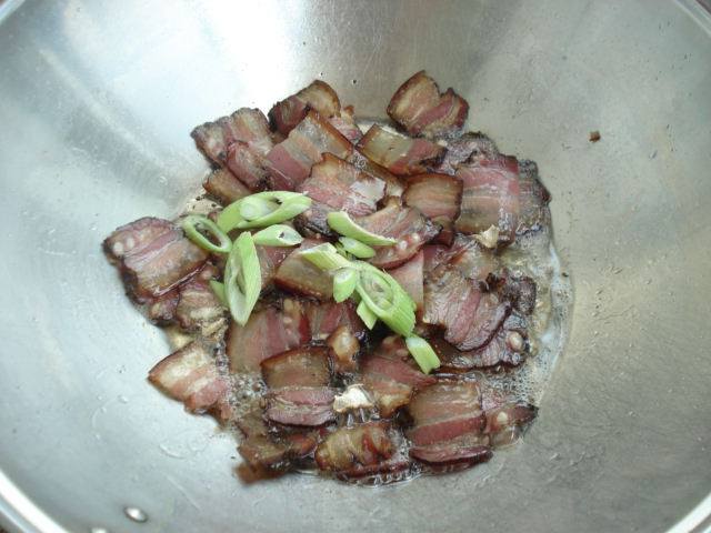 腊肉豆角焖面步骤2