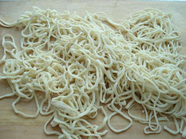 腊肉豆角焖面步骤6