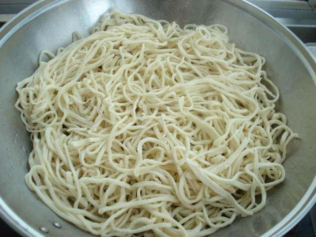 腊肉豆角焖面步骤8