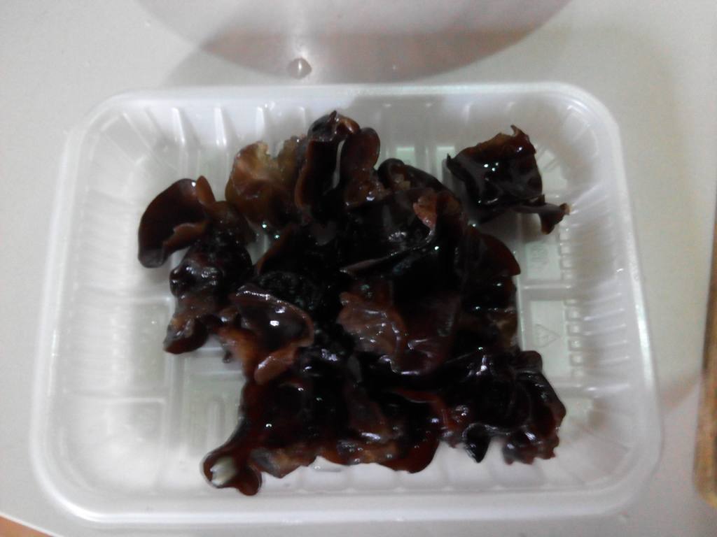 竹笋木耳炒腊肉步骤2