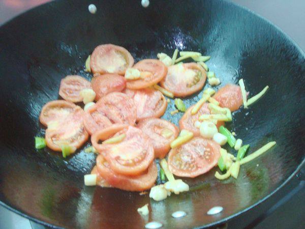 腊肉番茄煮水蕨步骤7