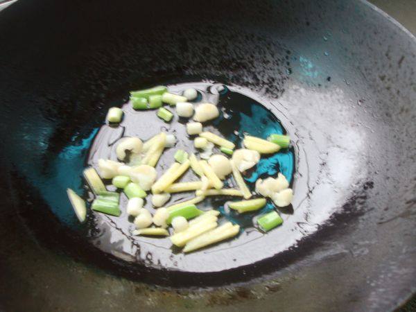 腊肉番茄煮水蕨步骤6