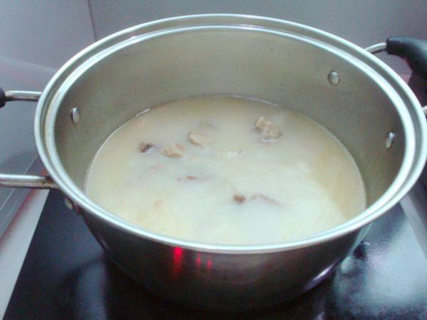 腊肉番茄煮水蕨步骤5