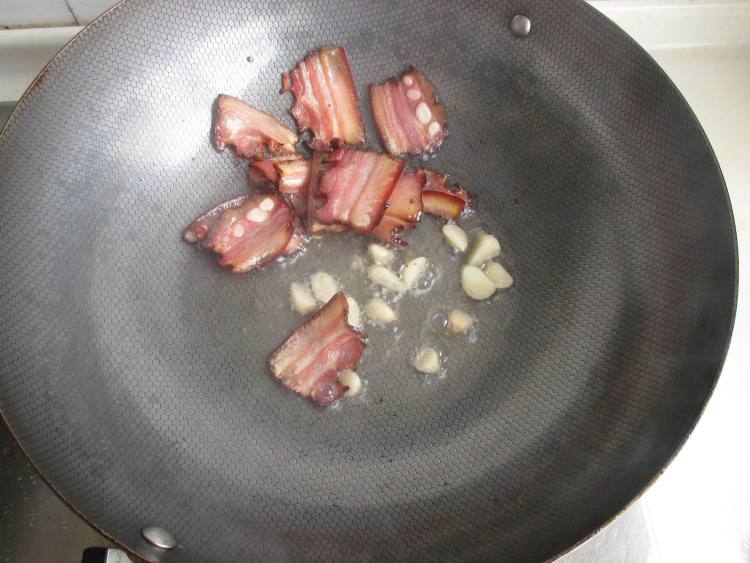 腊肉豆角粉丝煲步骤4