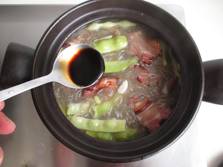 腊肉豆角粉丝煲步骤9