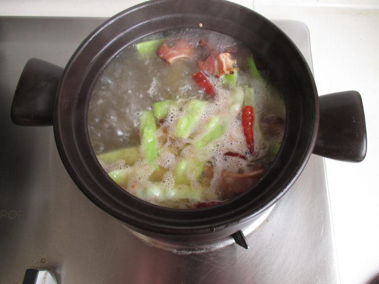 腊肉豆角粉丝煲步骤8
