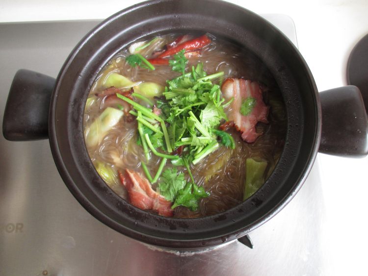 腊肉豆角粉丝煲步骤10